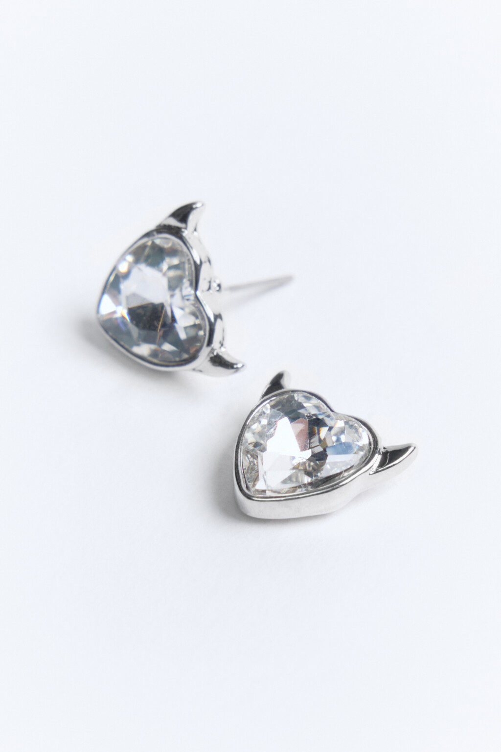 Серьги-сердечки с дьявольскими рожками - цвет серый - 2