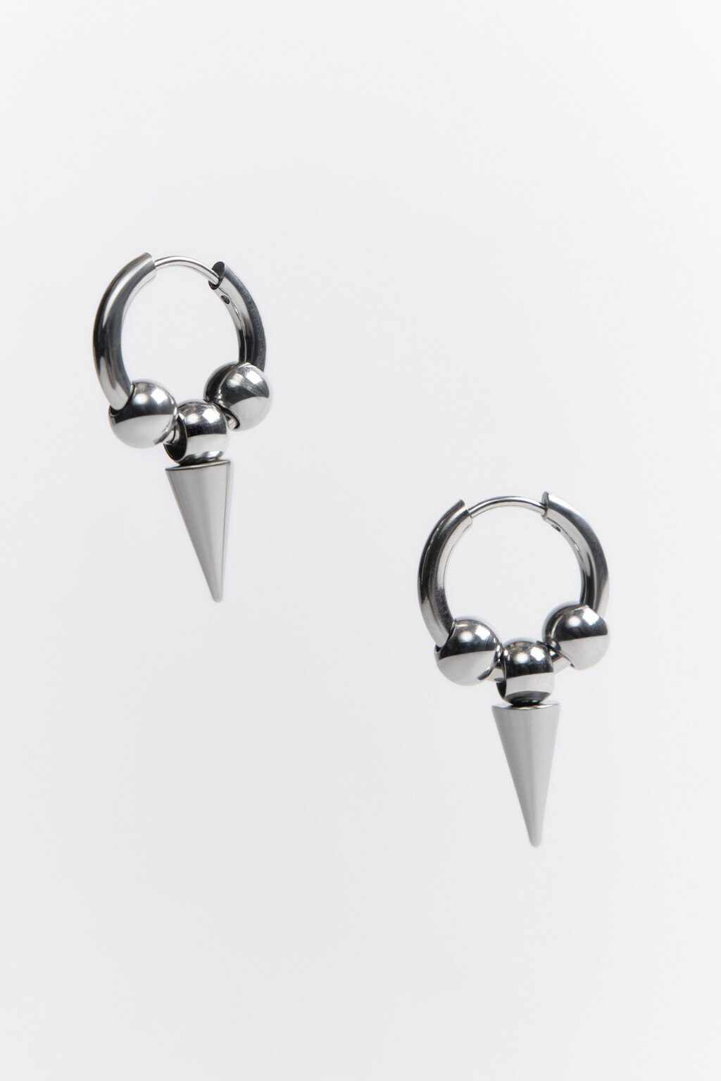 Серьги-конго с шипами и бусинами - цвет серый - 1