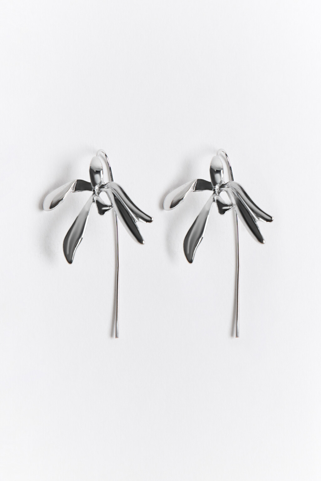 Серьги-продевки в виде цветка - цвет серый - 1