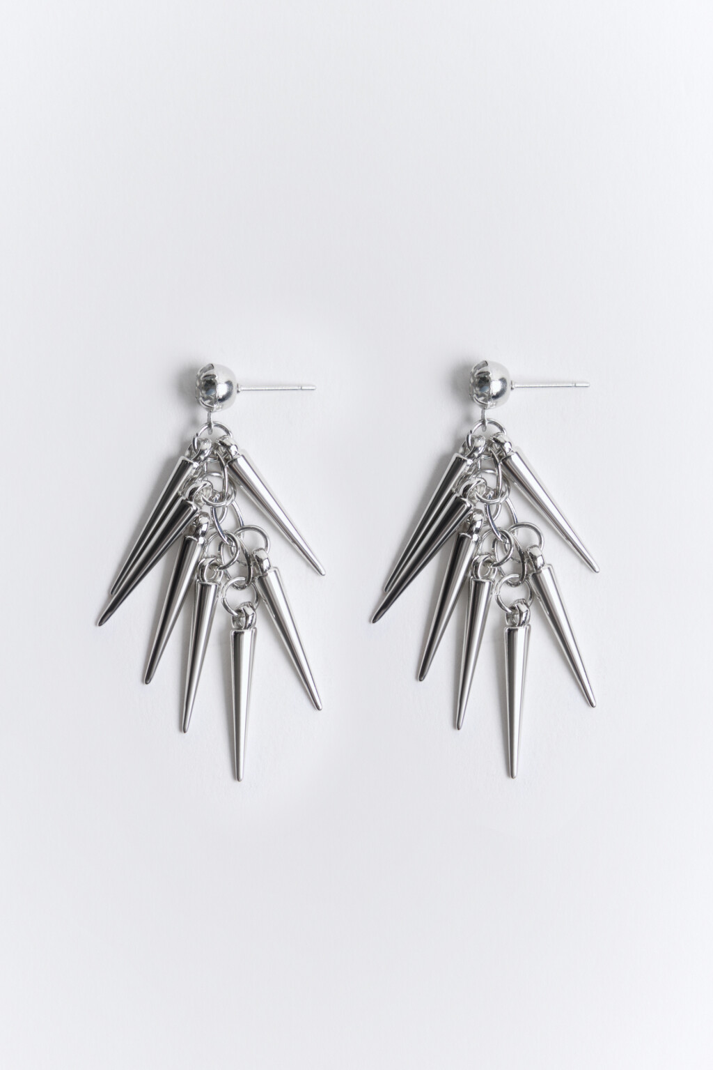 Серьги-гвоздики с россыпью шипов - цвет серый - 1