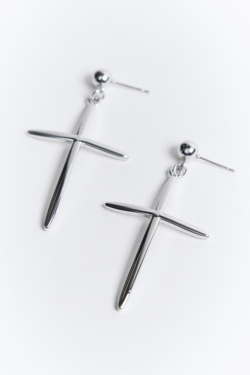 Серьги-гвоздики с крестами - цвет серый - 2