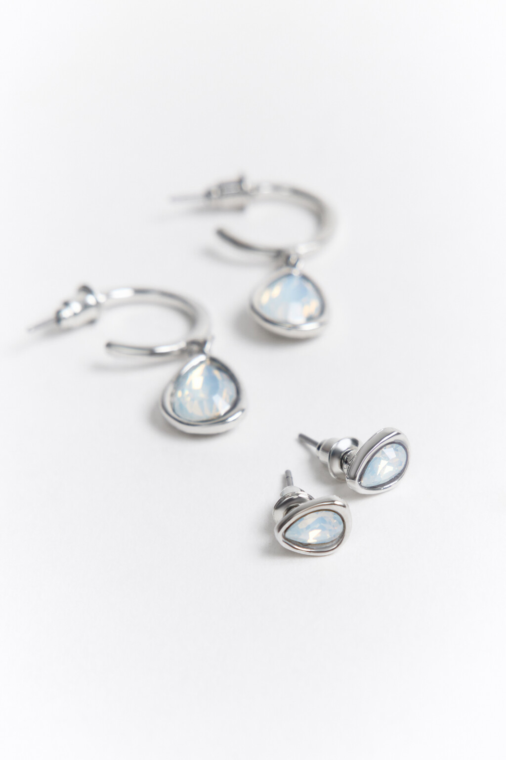 Набор серег с кристаллом (2 пары) - цвет серый - 2