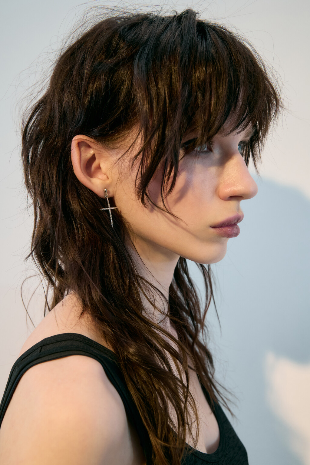 Серьги-гвоздики с крестами и стразами - цвет серый - 5