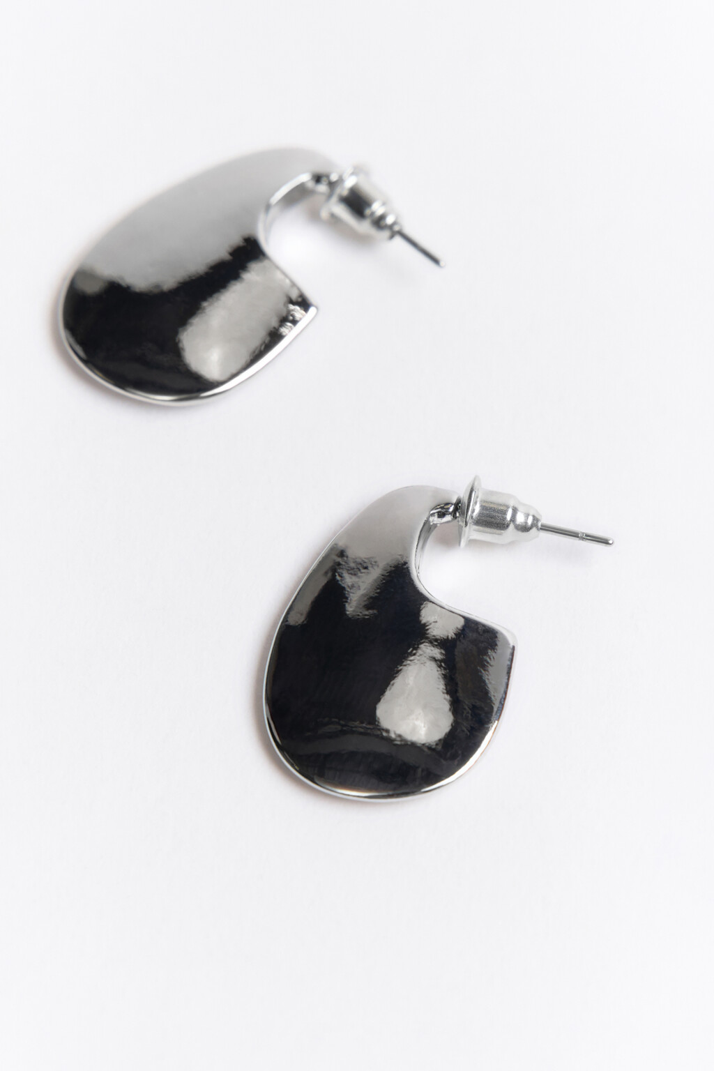 Серьги серебристые абстрактные - цвет серый - 4