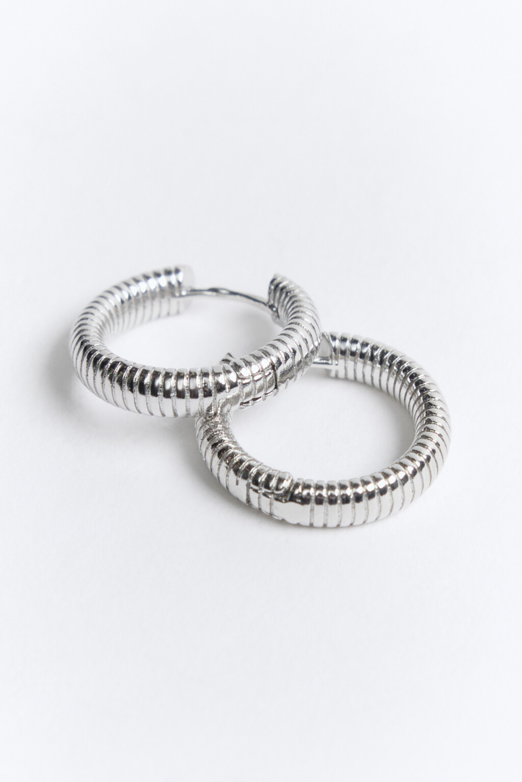 Серьги-кольца в виде спиралей - цвет серый - 2