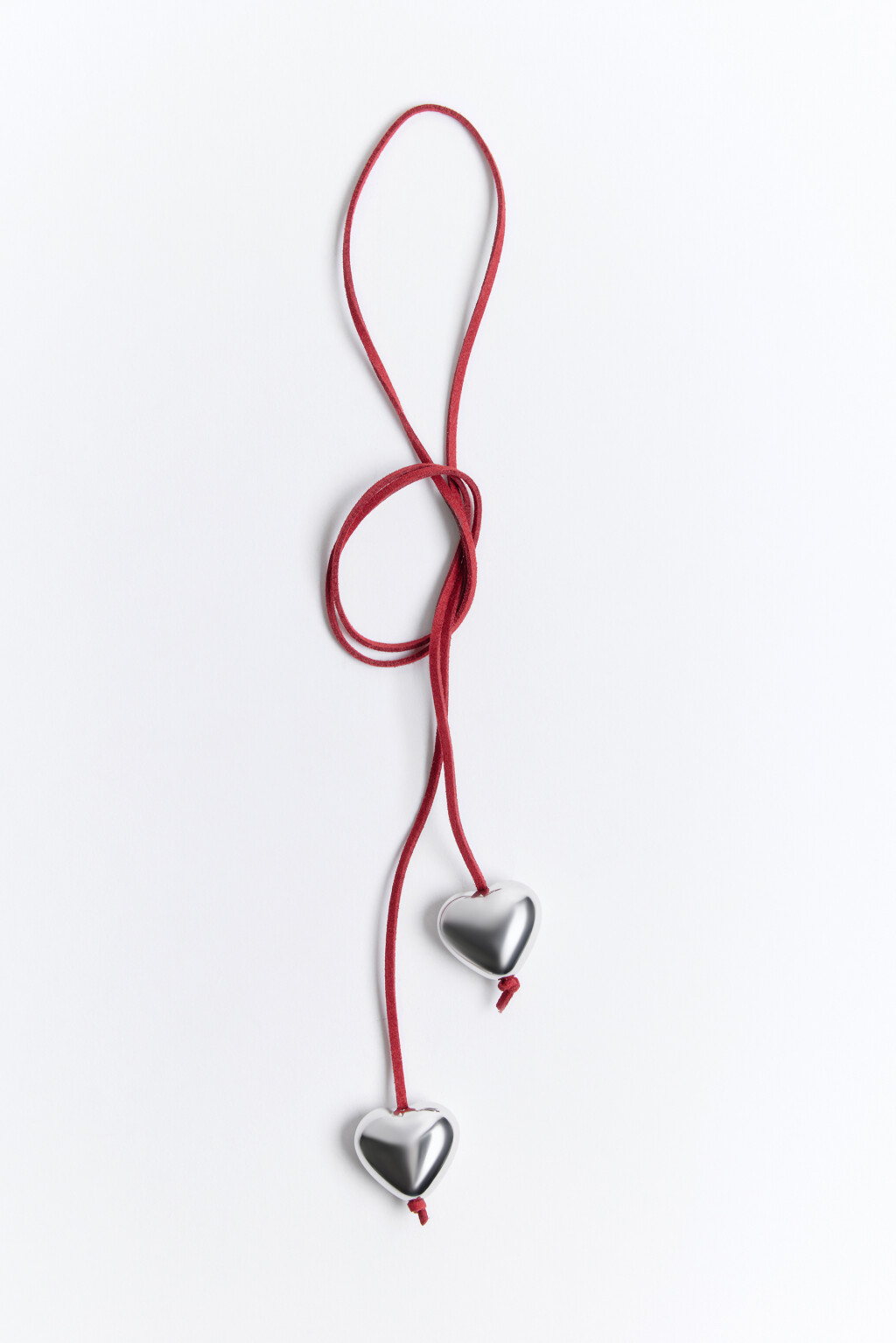 Колье-шнурок с серебристыми сердечками - цвет серый - 3