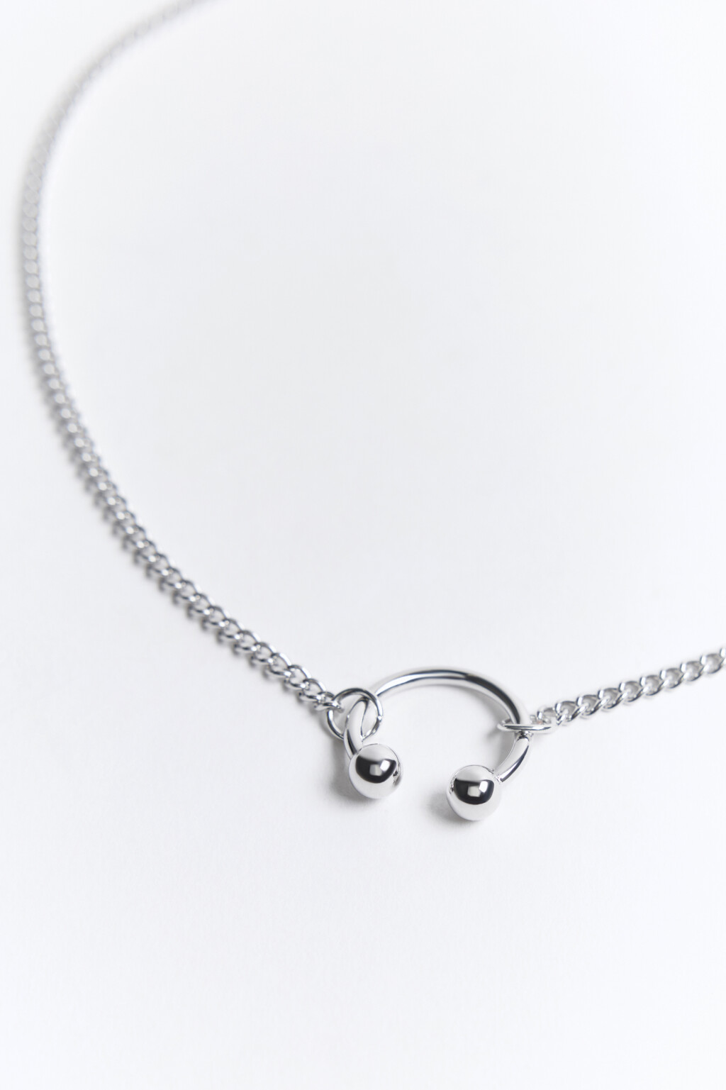 Цепочка серебристая с пирсингом - цвет серый - 2