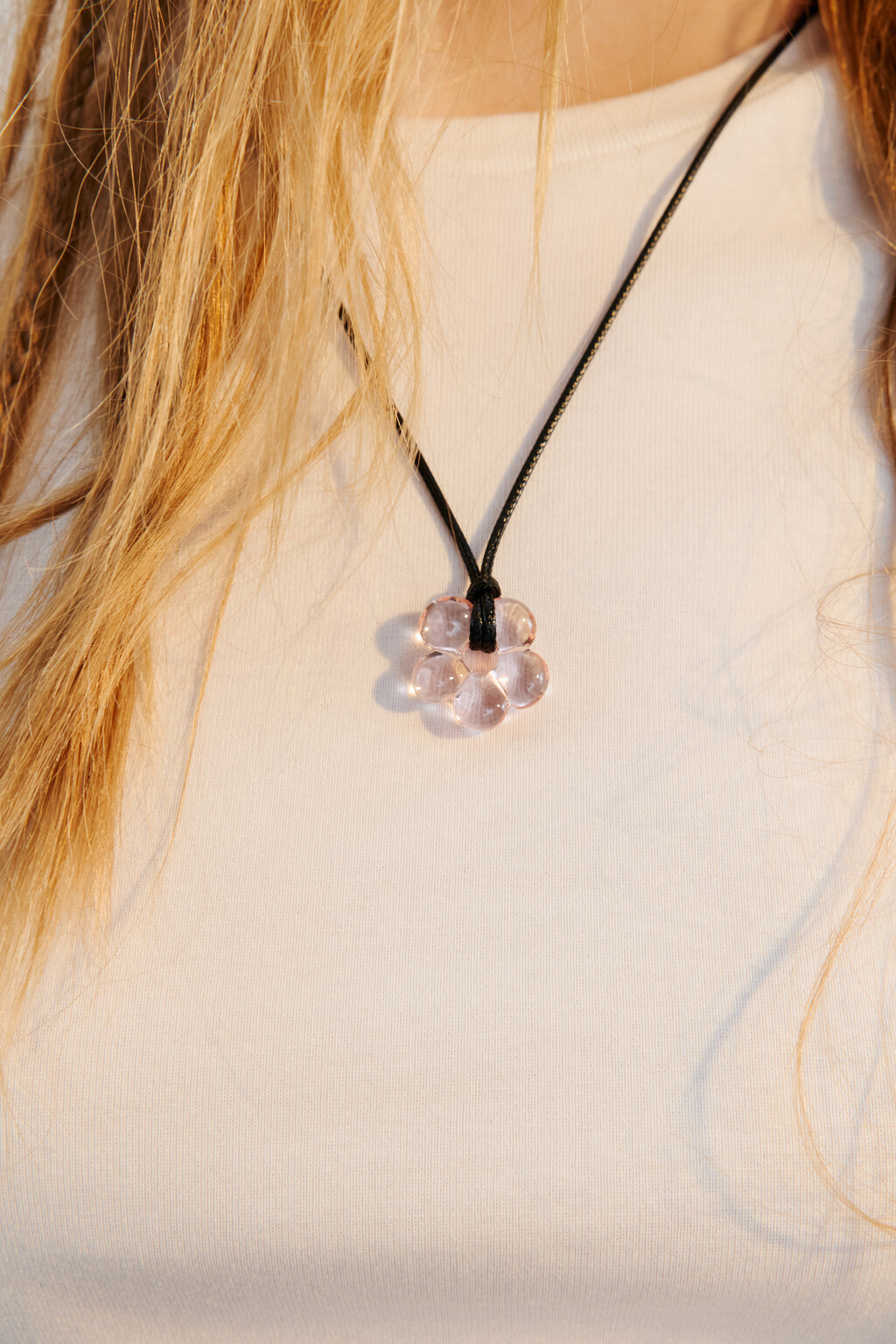 Колье-шнурок с подвеской - цвет серый - 2