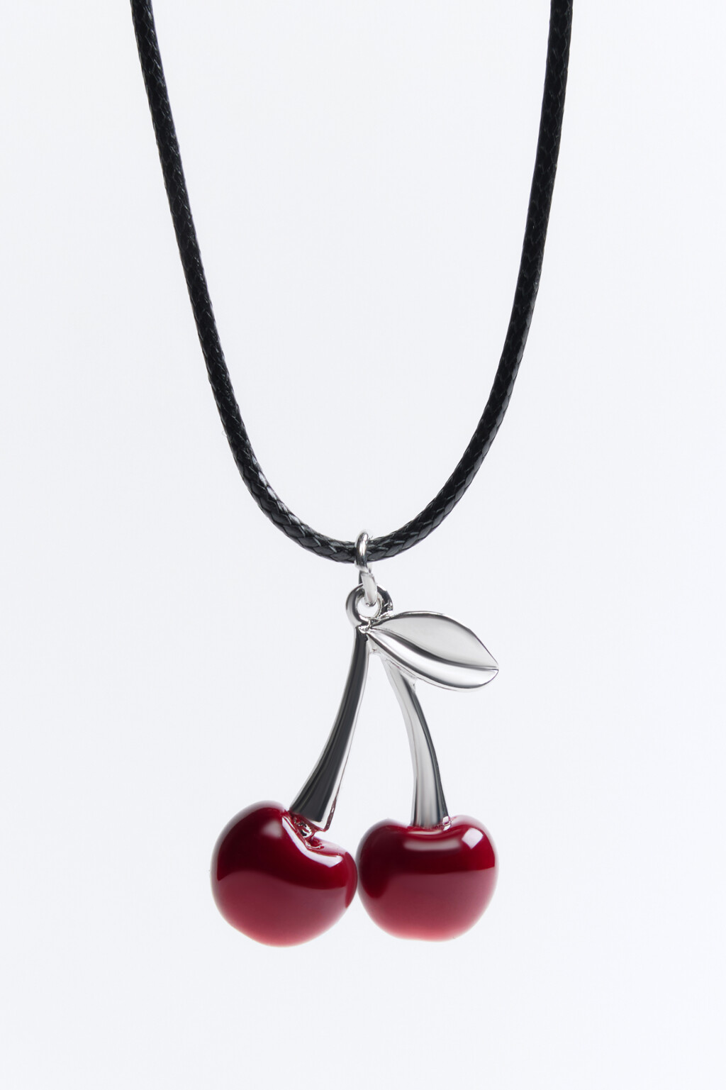 Колье-шнурок с подвеской в виде вишенок - цвет серый - 4