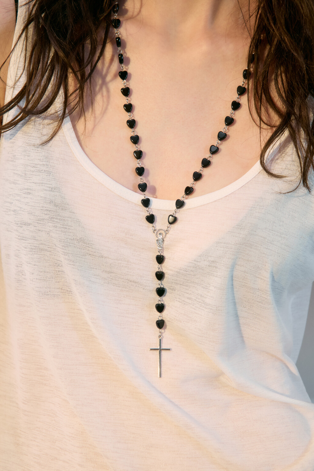 Цепочка на шею с бусинами-сердечками и крестом - цвет серый - 6