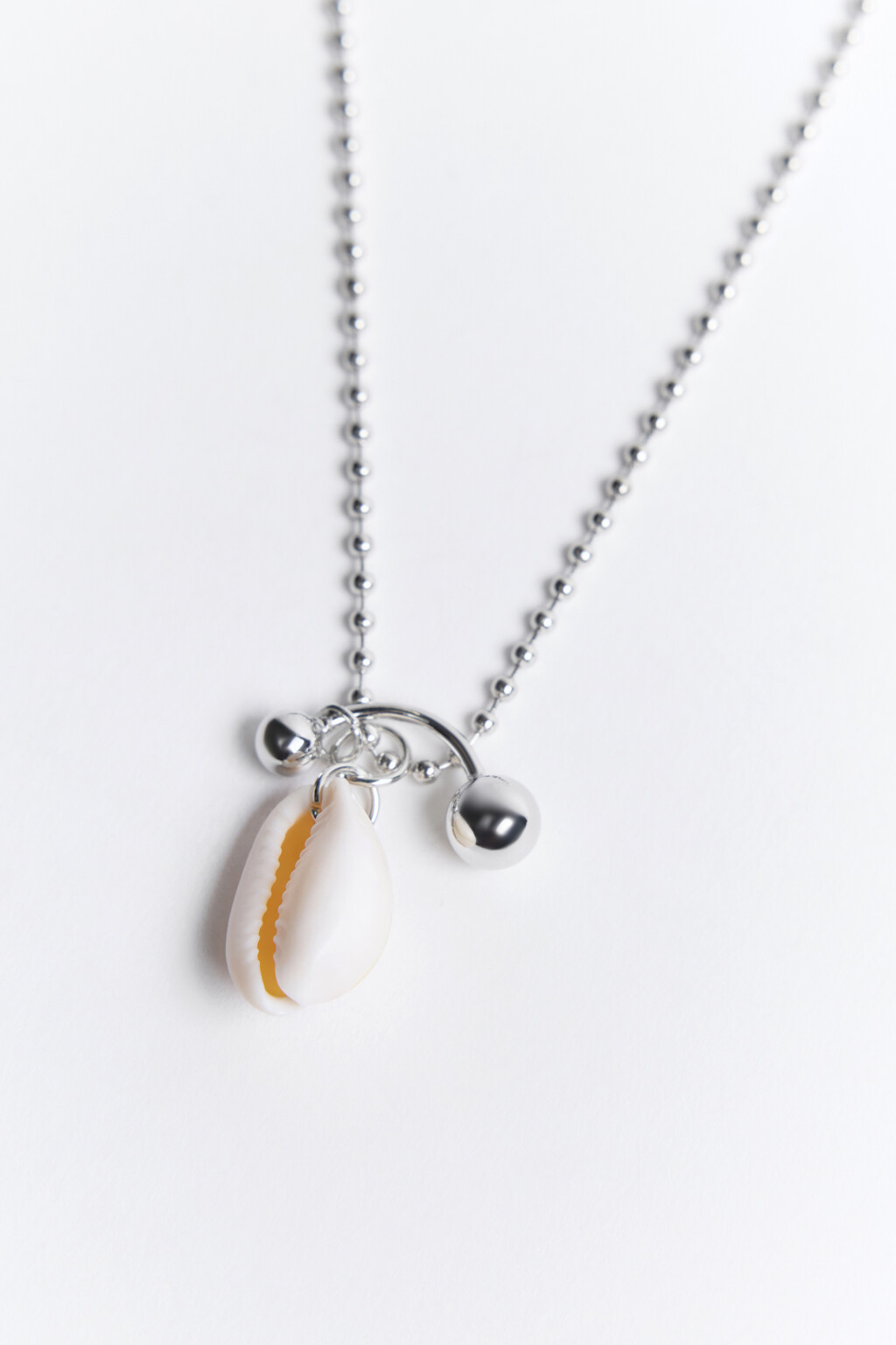 Цепочка на шею с ракушкой и пирсингом - цвет серый - 2