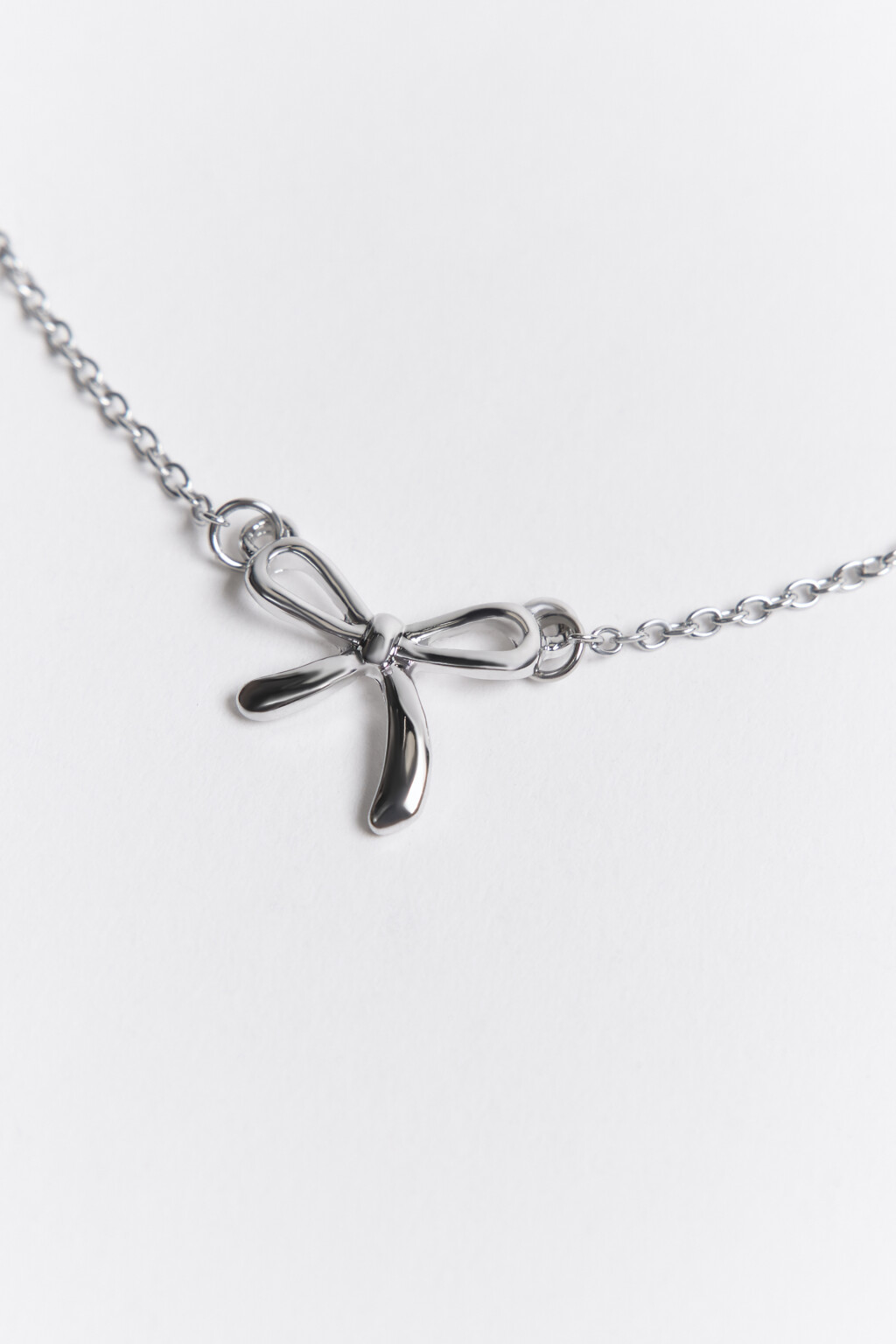 Цепочка на шею с бантиком - цвет серый - 3