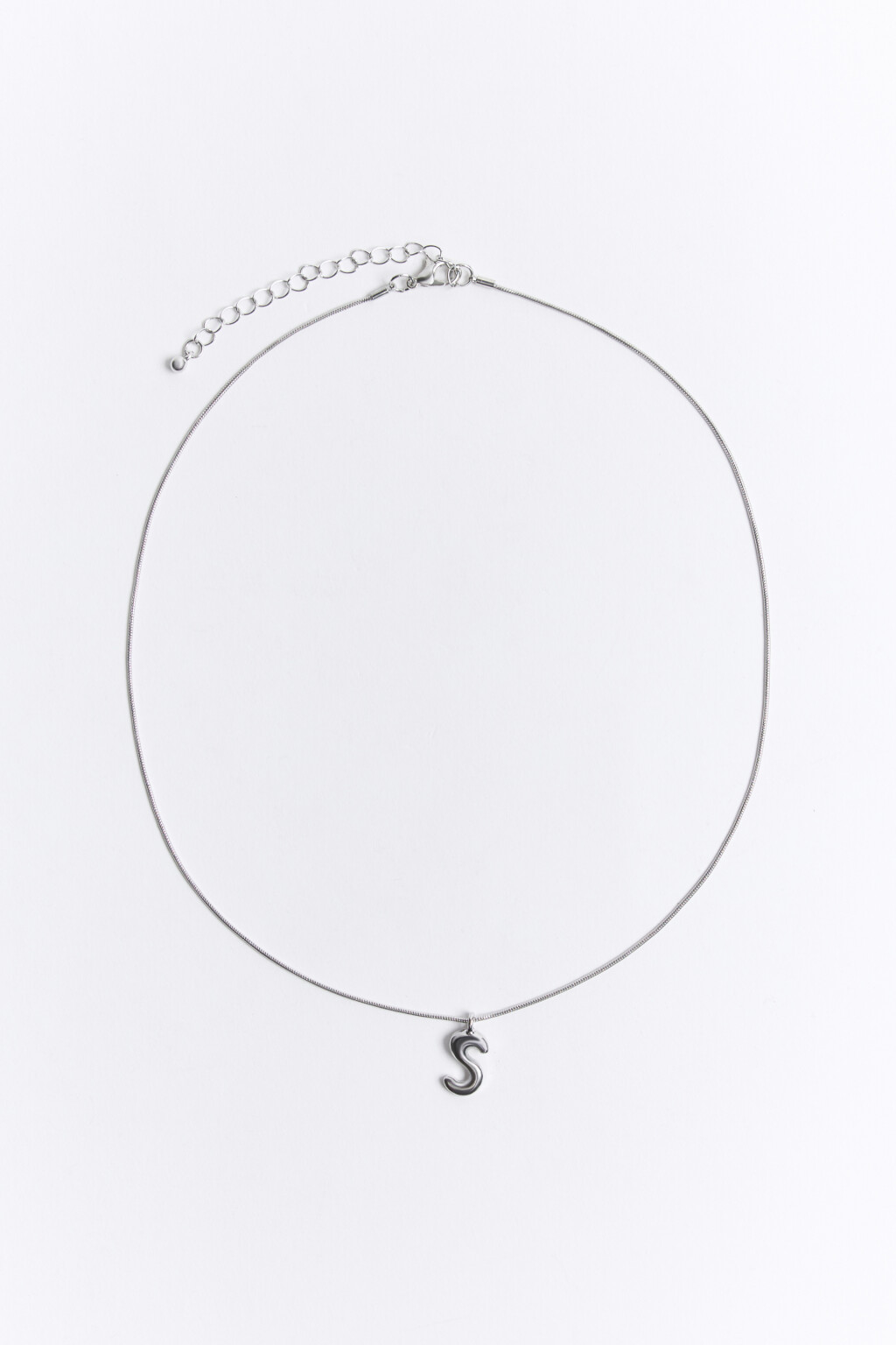 Цепочка на шею с подвеской-буквой - цвет черный - 1