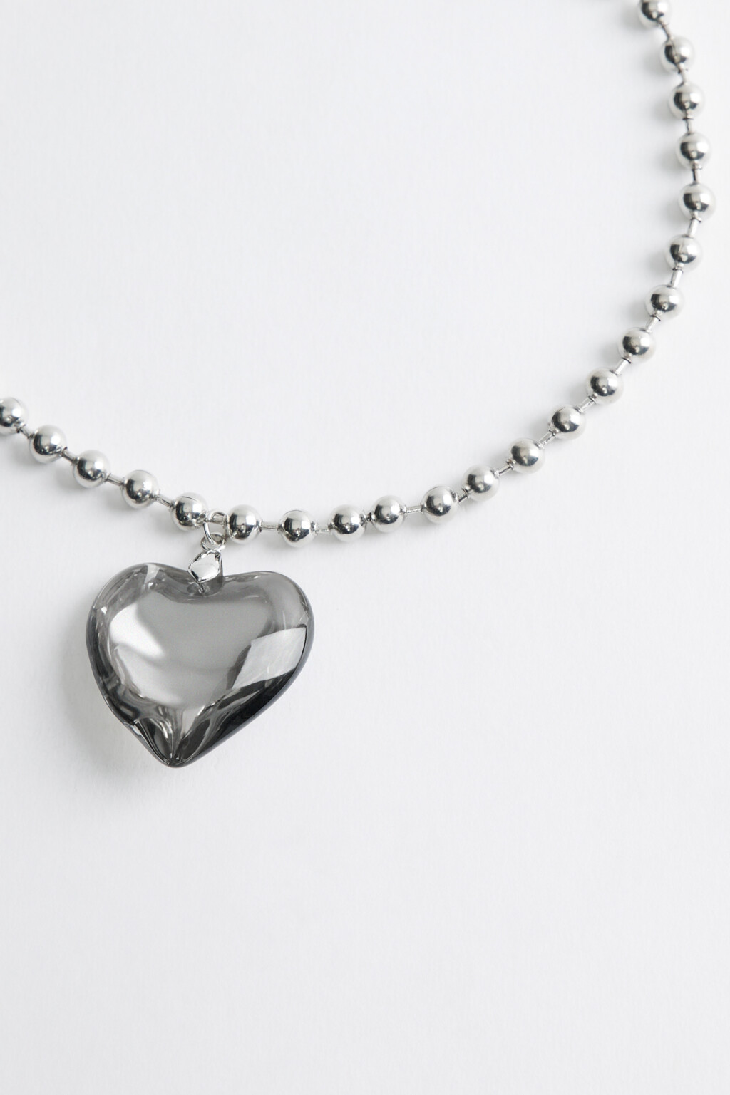Цепочка на шею с прозрачным сердцем - цвет серый - 2