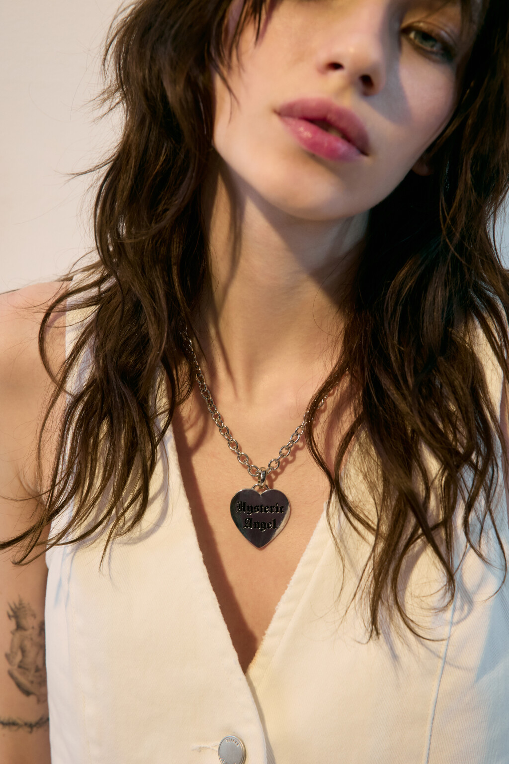 Цепочка на шею с сердцем и надписью - цвет серый - 1