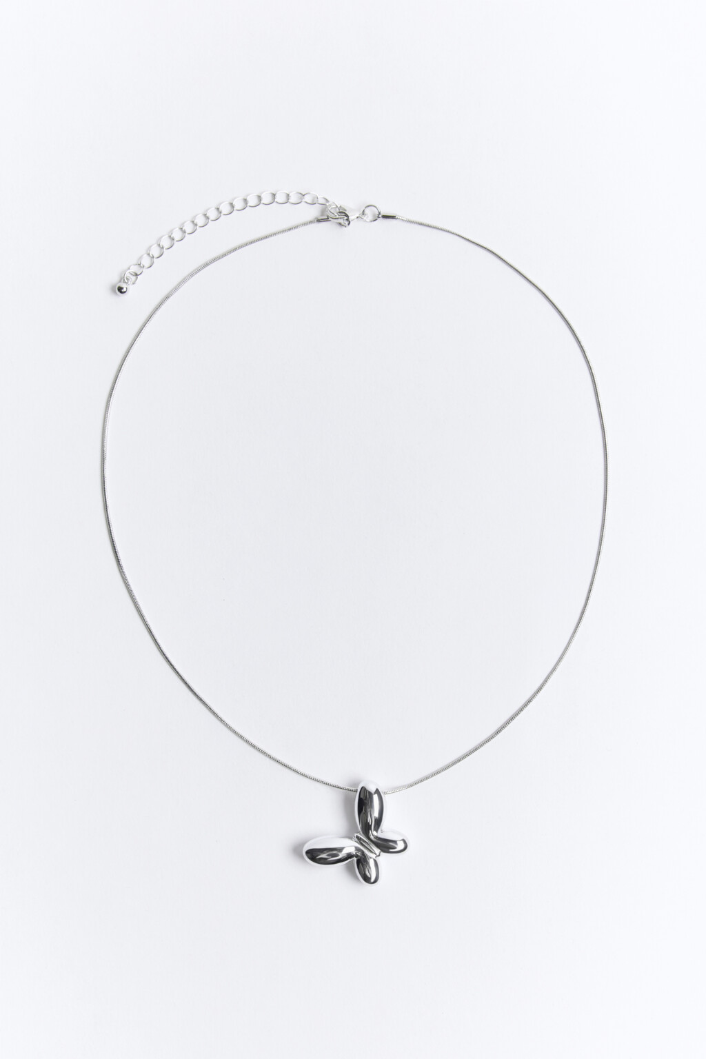 Цепочка на шею с объемной бабочкой - цвет серый - 1