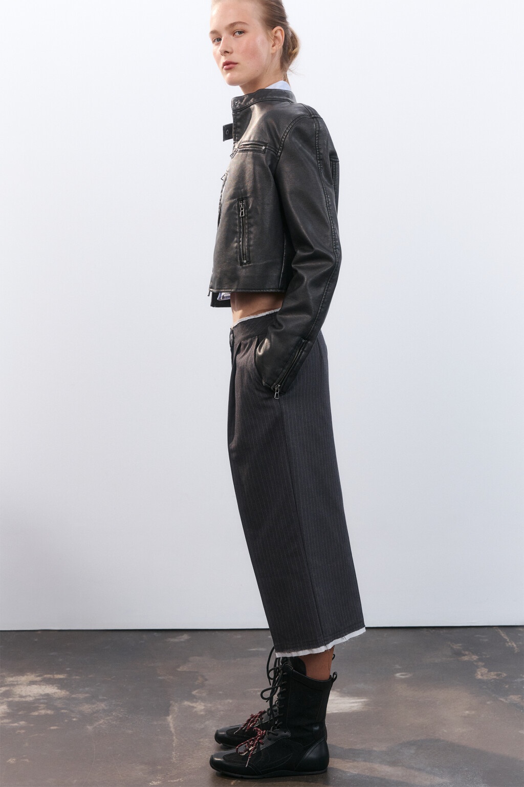 Кроссовки высокие с двойной шнуровкой - цвет черный - 4