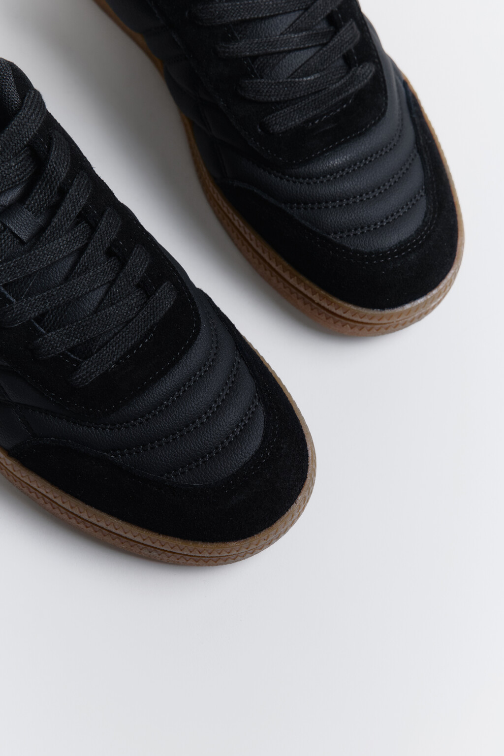 Кеды на плоской подошве - цвет черный - 6