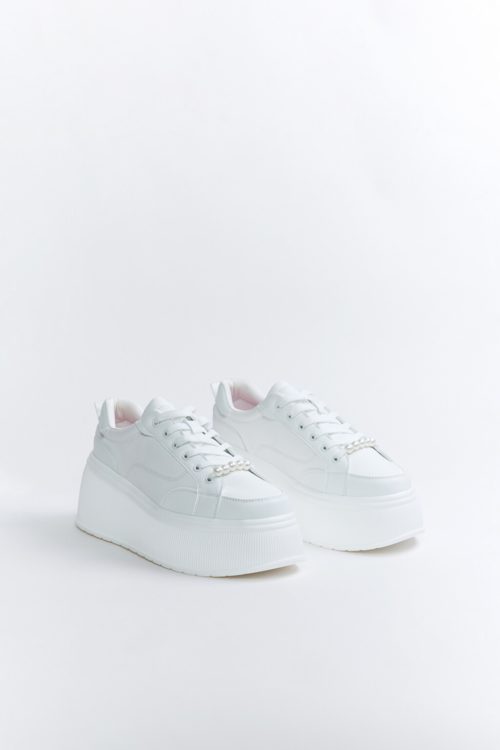 Кеды на платформе с бусинами - цвет белый - 3