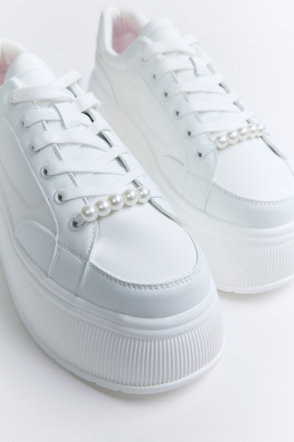 Кеды на платформе с бусинами - цвет белый - 6