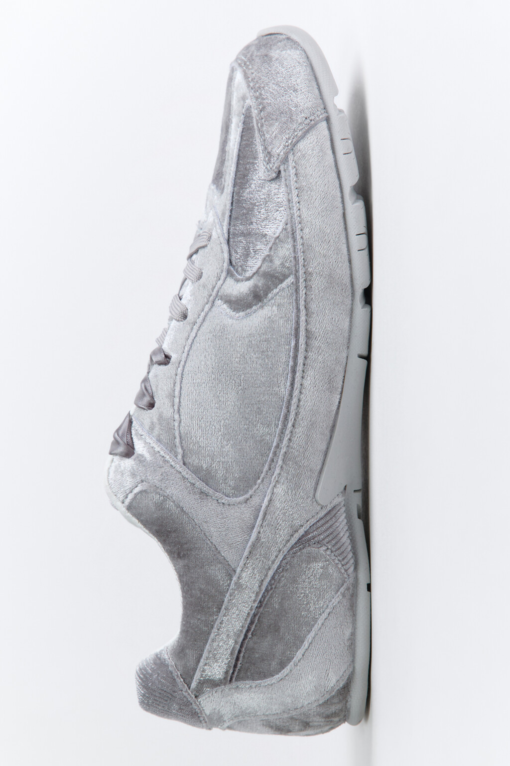 Кроссовки бархатные с атласными лентами - цвет серый - 7