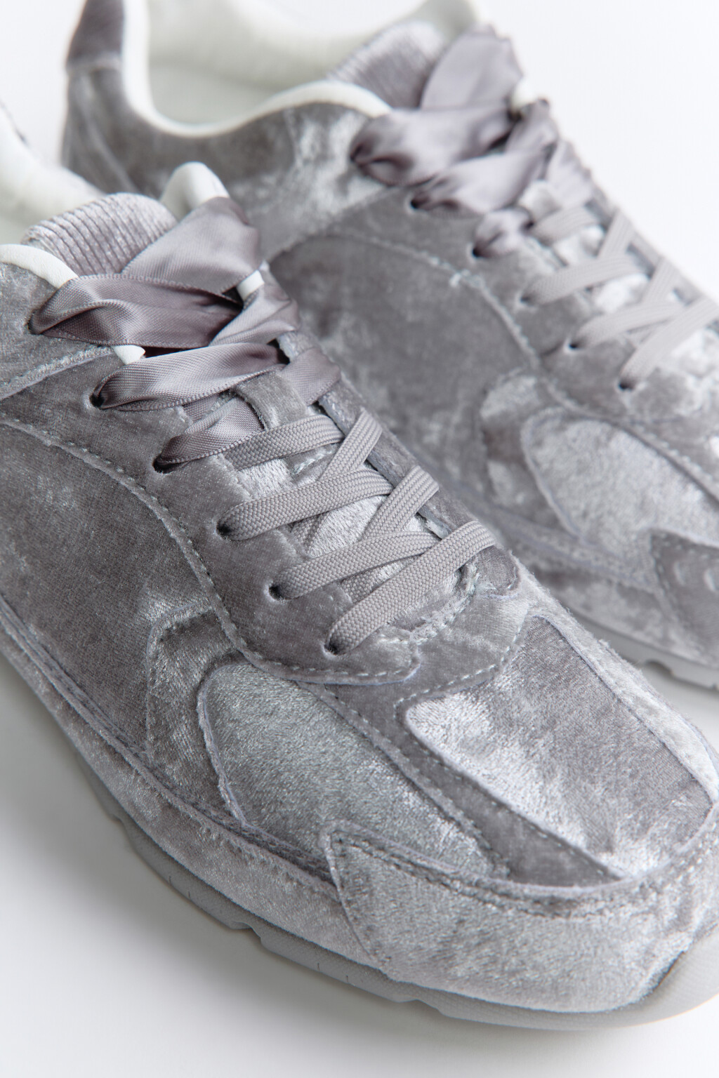 Кроссовки бархатные с атласными лентами - цвет серый - 5