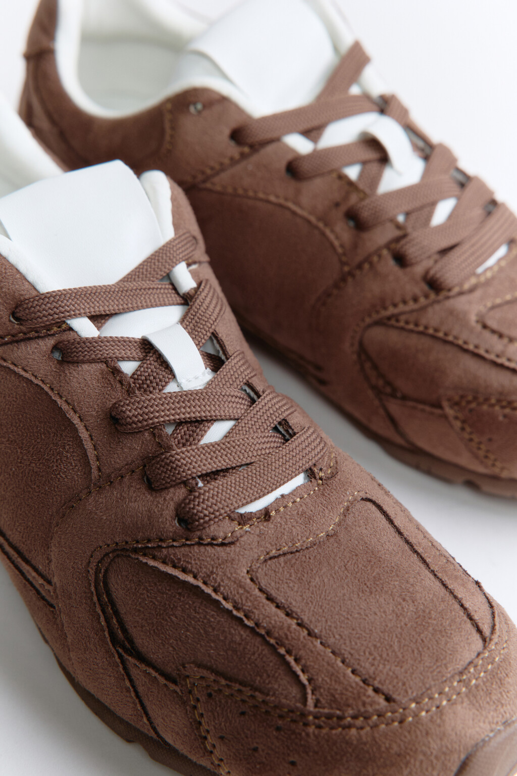 Кроссовки низкие с контрастной отделкой - цвет коричневый - 8