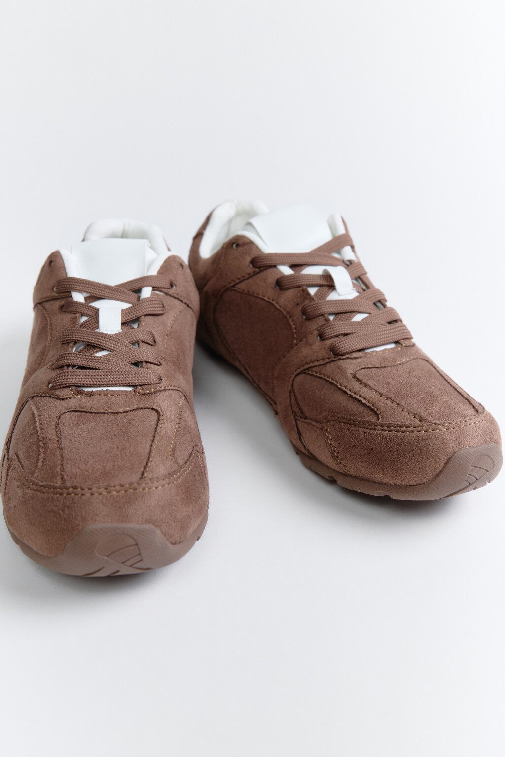 Кроссовки низкие с контрастной отделкой - цвет коричневый - 9