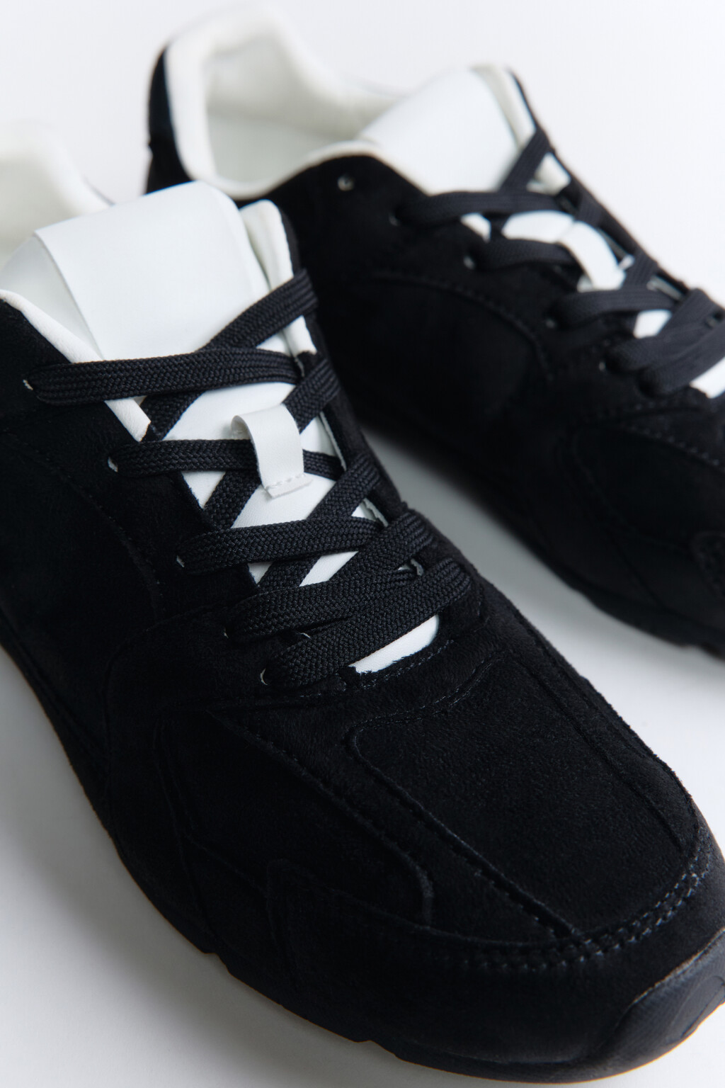 Кроссовки низкие с контрастной отделкой - цвет черный - 7