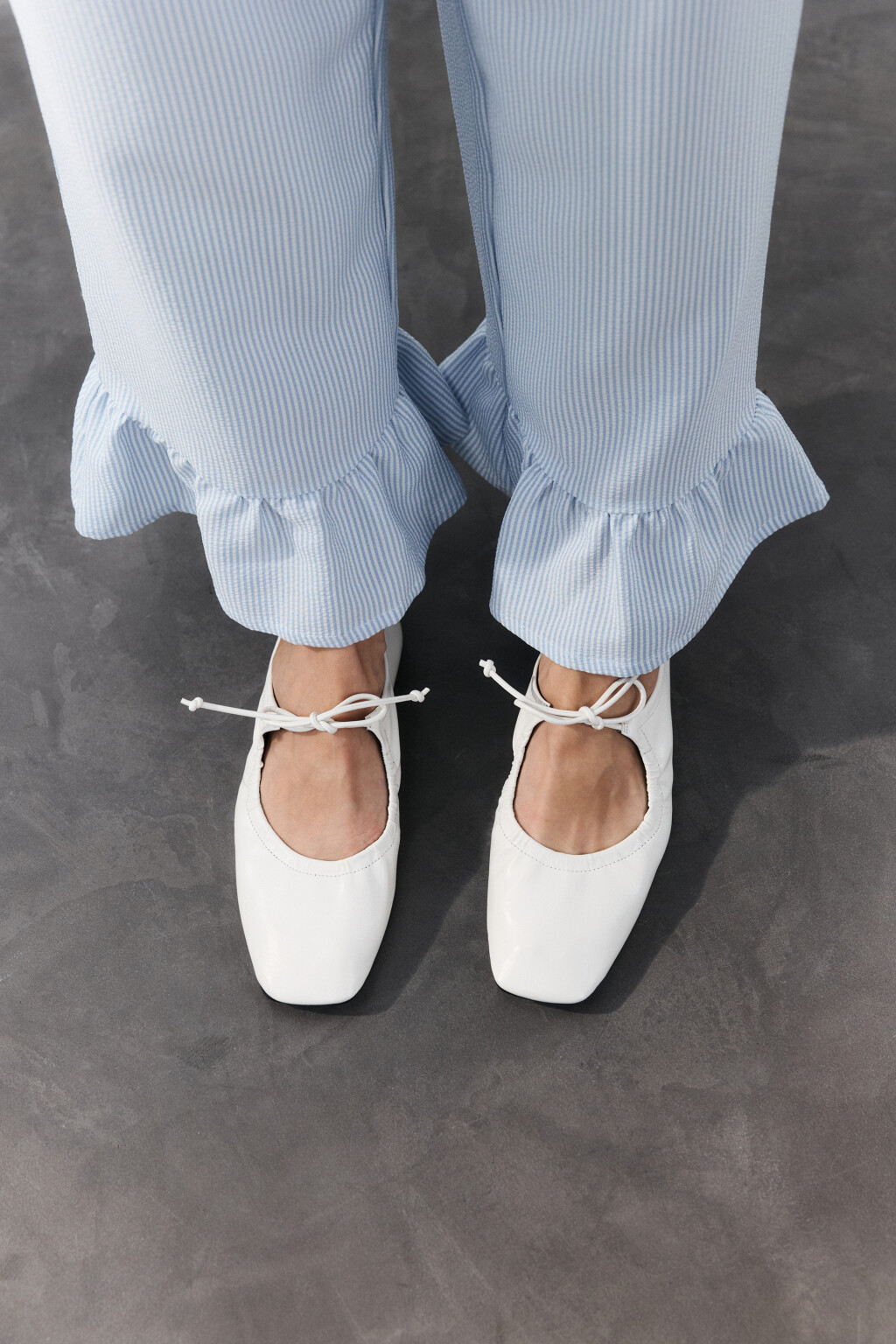 Балетки мягкие с квадратным носом и завязками - цвет белый - 2
