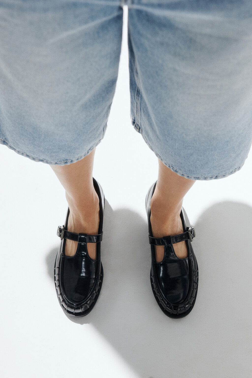 Туфли-лоферы с ремешком - цвет черный - 13