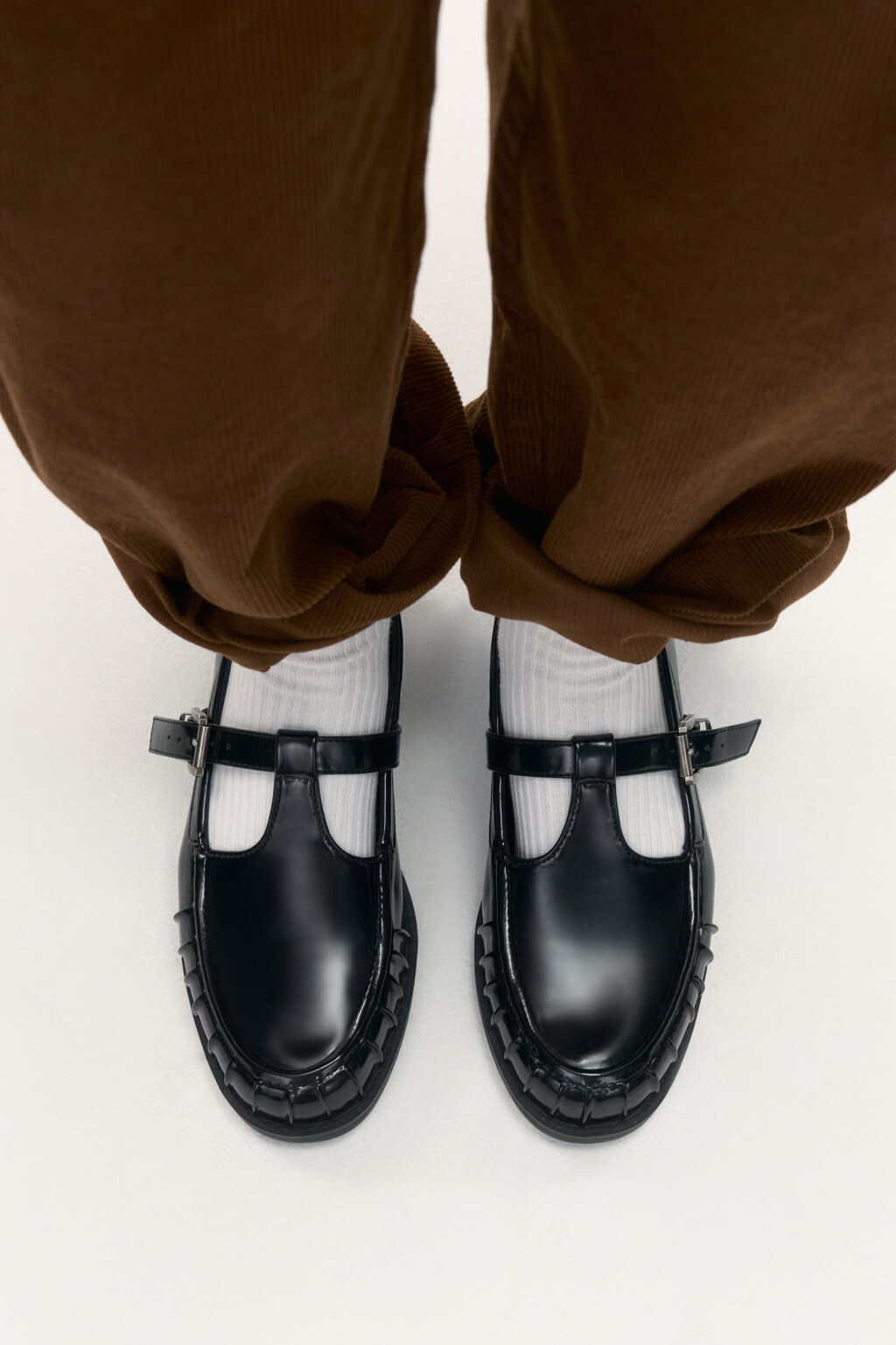 Туфли-лоферы с ремешком - цвет черный - 1