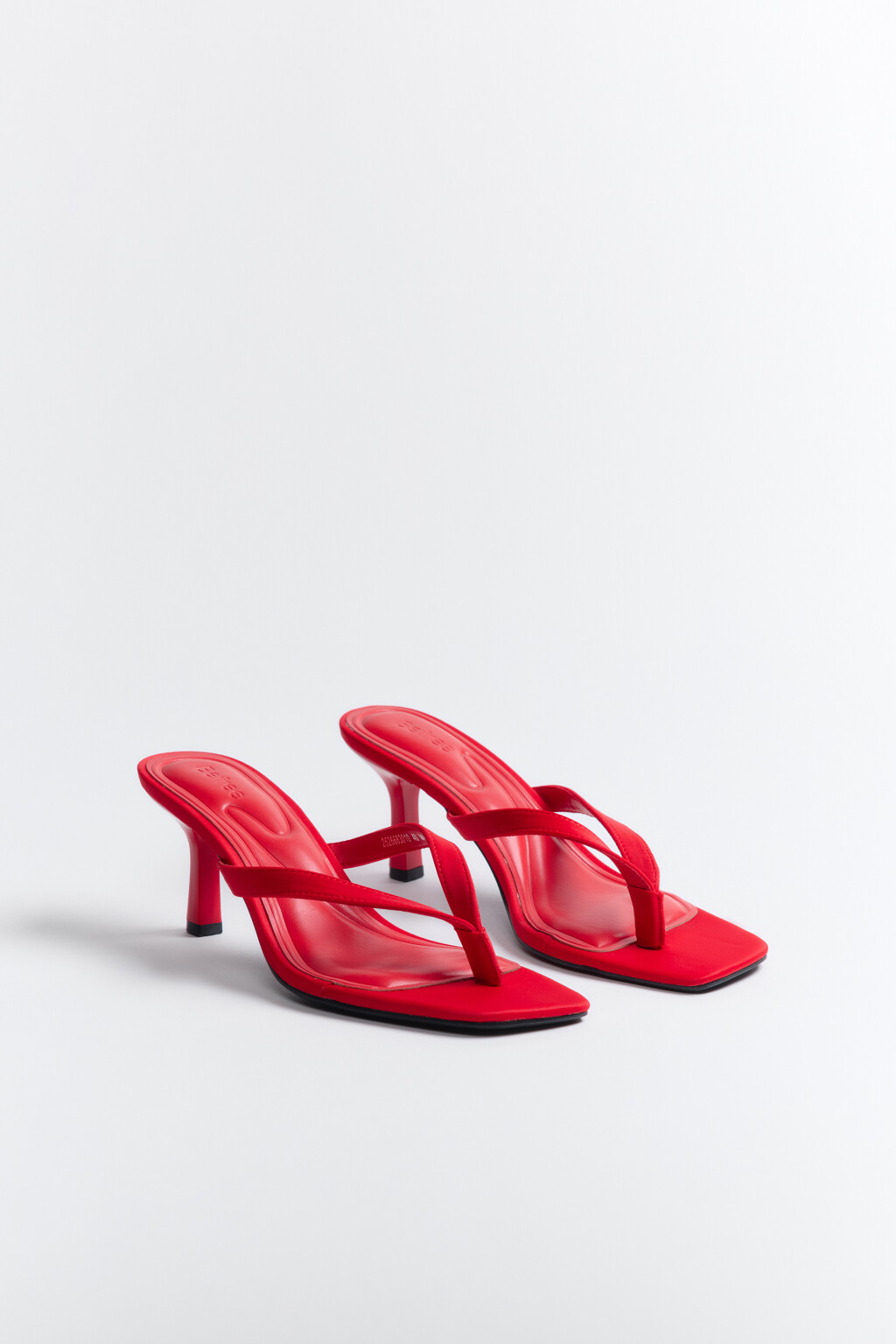 Босоножки-вьетнамки на каблуке - цвет красный - 7
