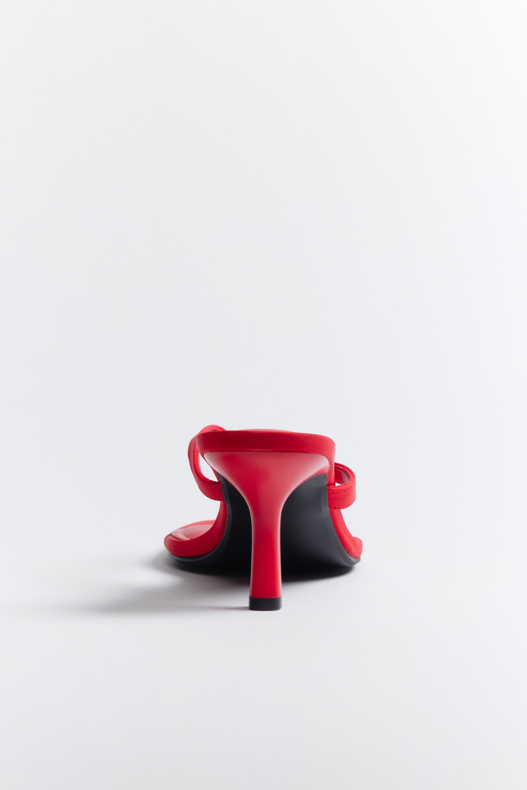 Босоножки-вьетнамки на каблуке - цвет красный - 8