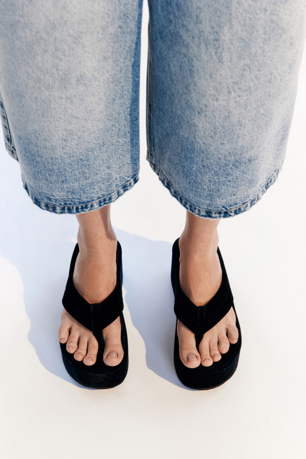 Сабо-вьетнамки на массивной платформе - цвет черный - 3