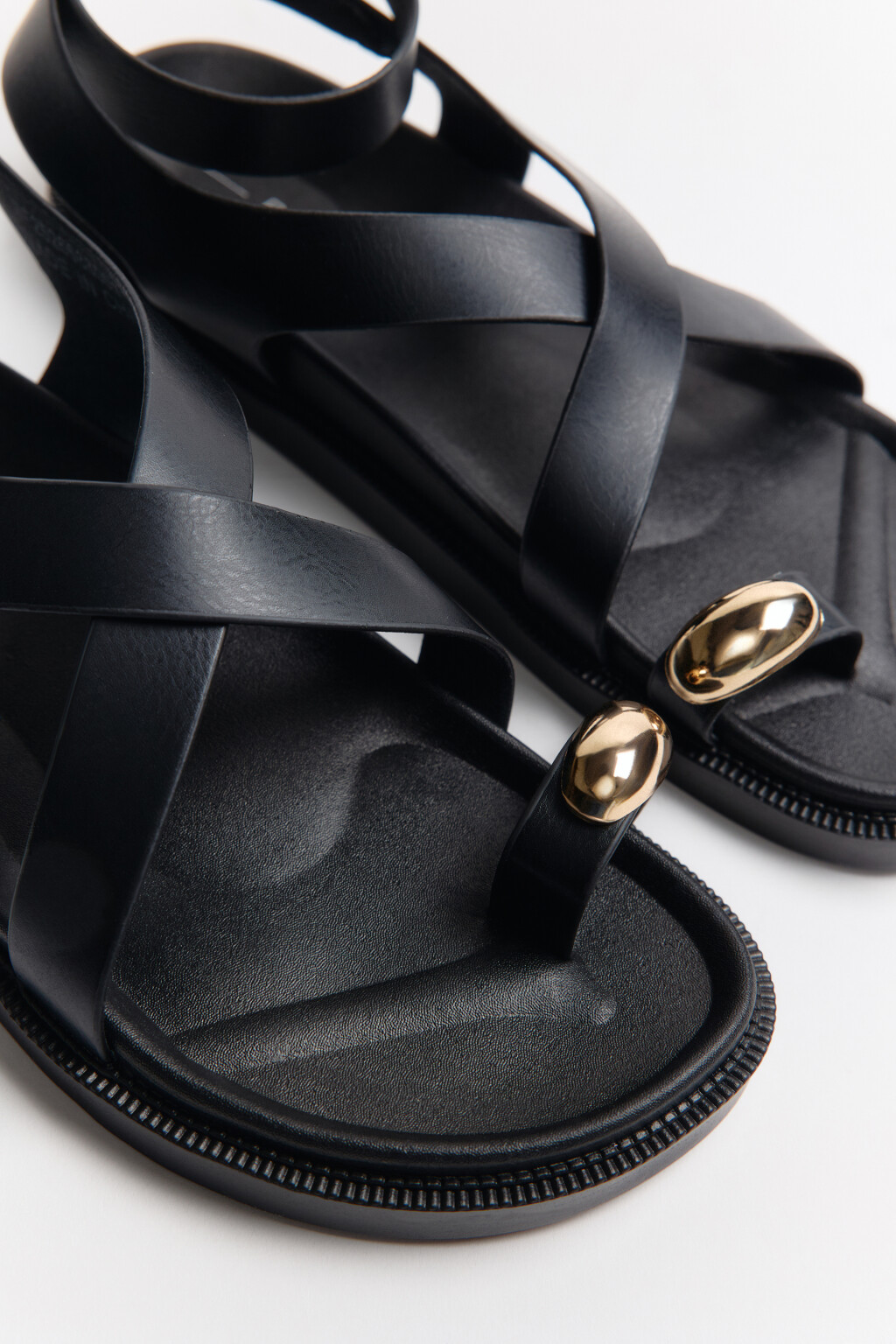 Сандалии на гибкой подошве с ремешками - цвет черный - 9