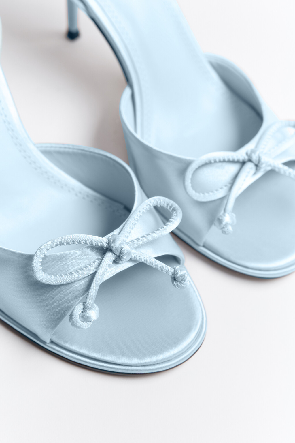 Босоножки атласные с бантиком - цвет голубой - 5