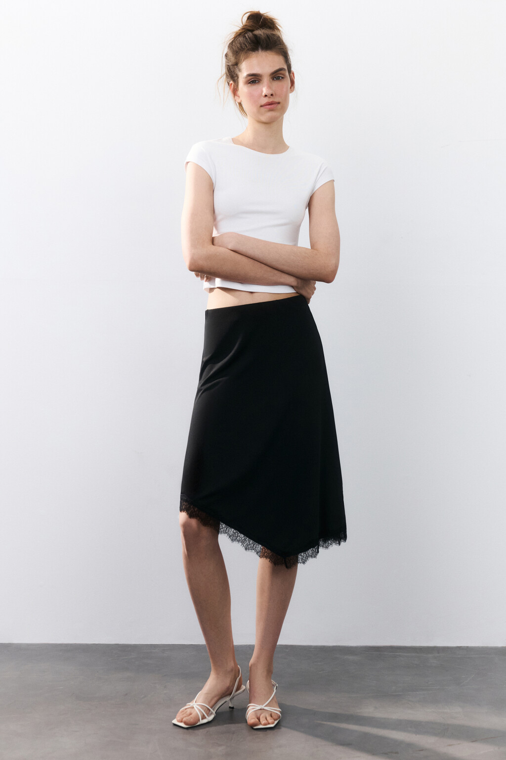 Босоножки с тонкими ремешками - цвет белый - 4