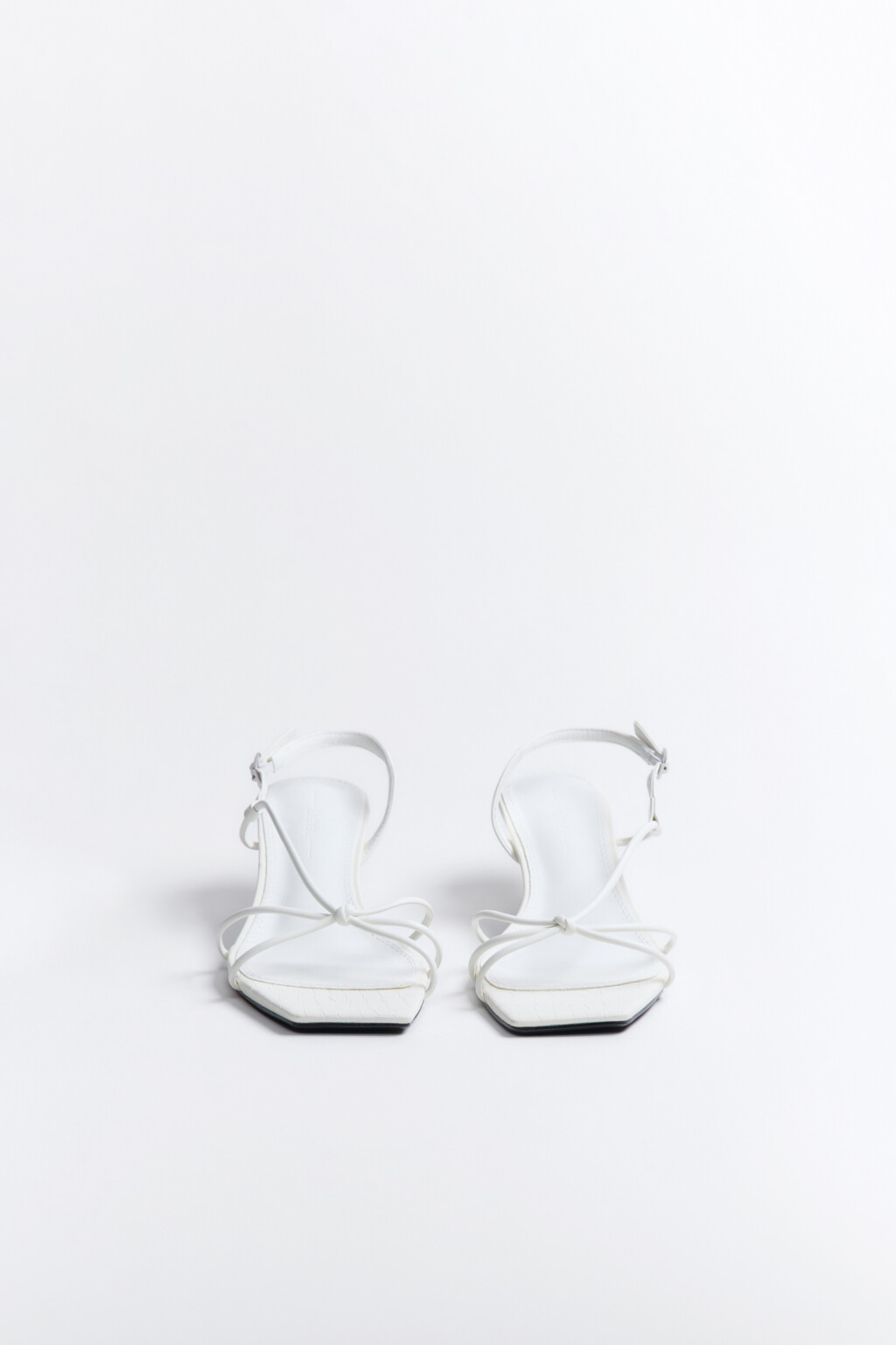 Босоножки с тонкими ремешками - цвет белый - 6