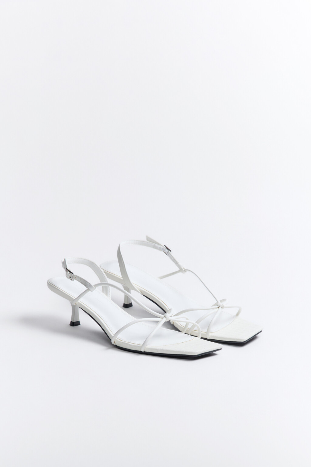 Босоножки с тонкими ремешками - цвет белый - 7
