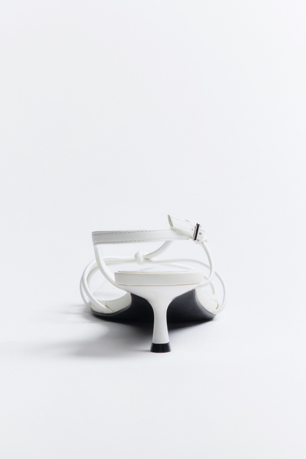 Босоножки с тонкими ремешками - цвет белый - 8