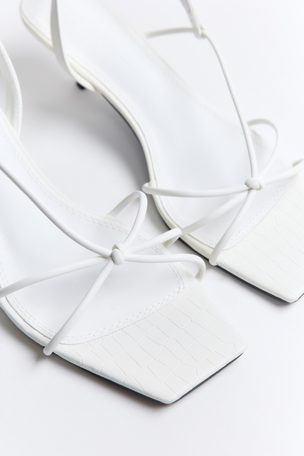 Босоножки с тонкими ремешками - цвет белый - 9