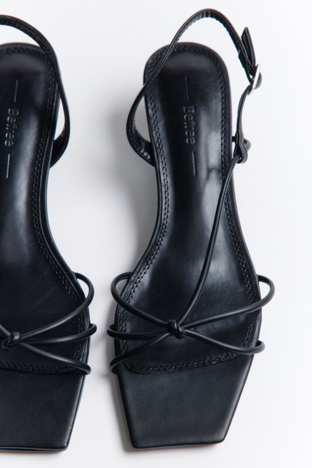 Босоножки с тонкими ремешками - цвет черный - 5
