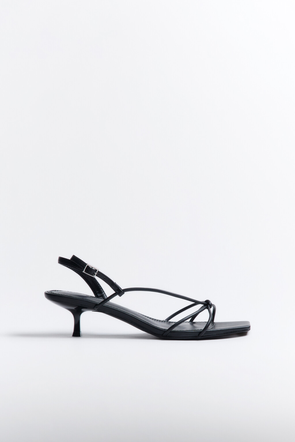 Босоножки с тонкими ремешками - цвет черный - 1