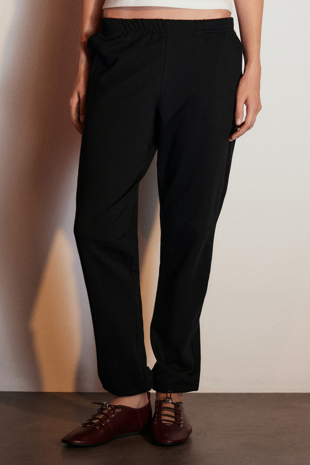 Брюки-джоггеры из футера - цвет черный - 2