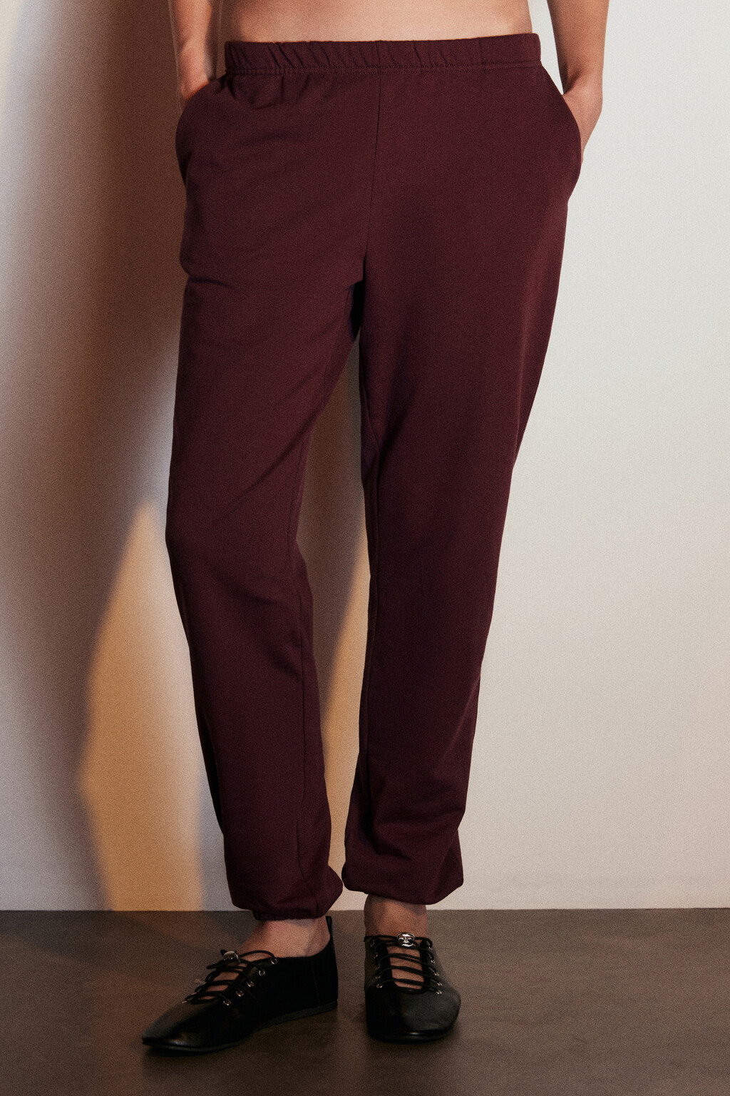 Брюки-джоггеры из футера - цвет бордовый - 3