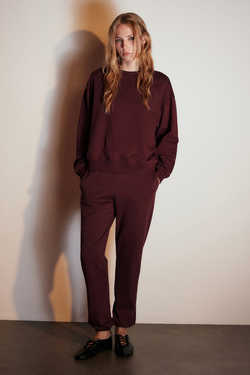 Брюки-джоггеры из футера - цвет бордовый - 5