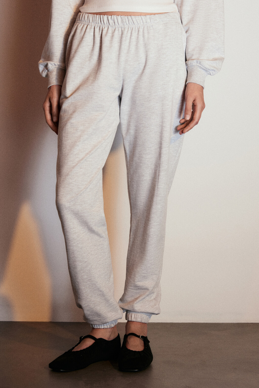 Брюки-джоггеры из футера - цвет серый - 2