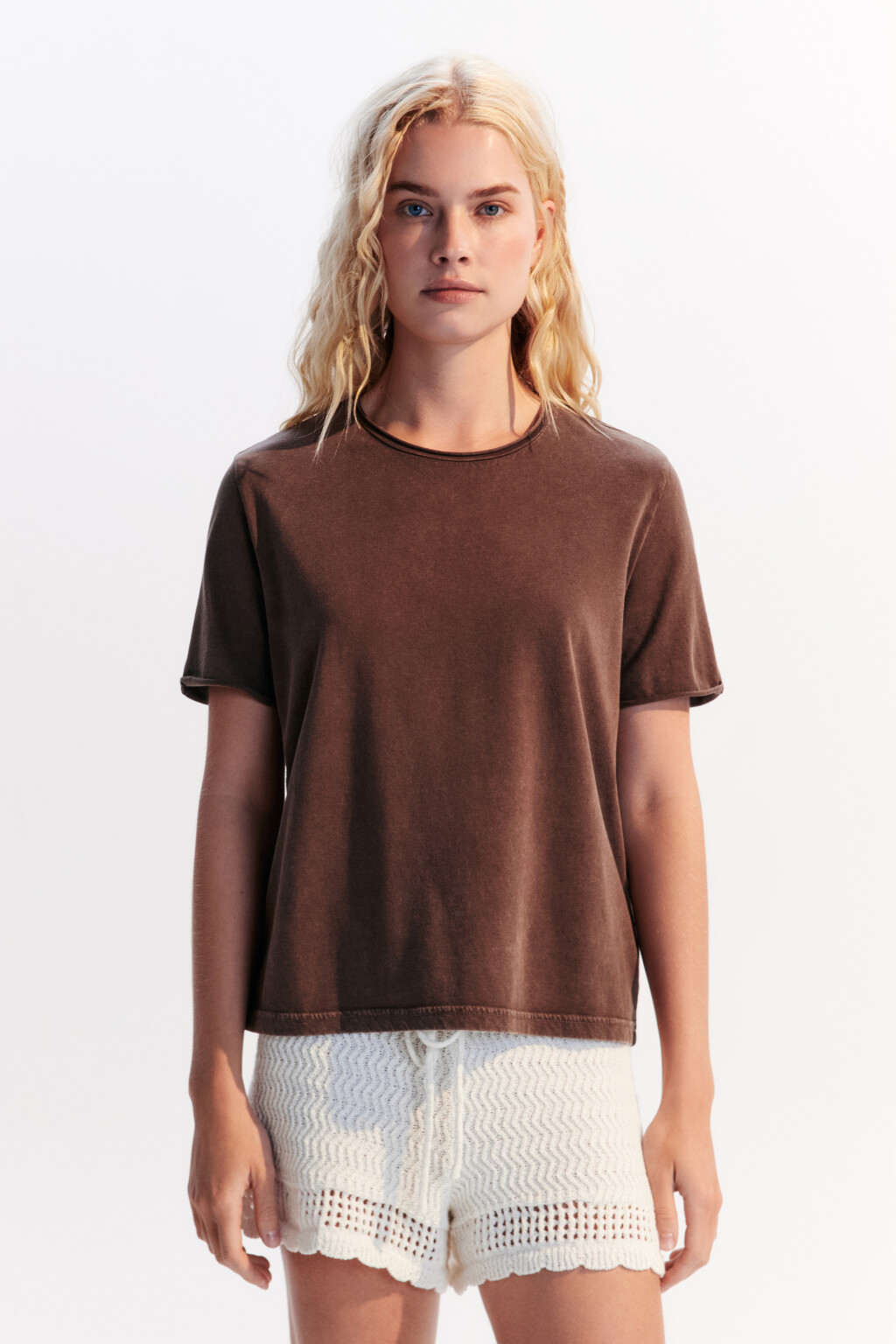 Футболка тонкая с вареным эффектом - цвет коричневый - 2