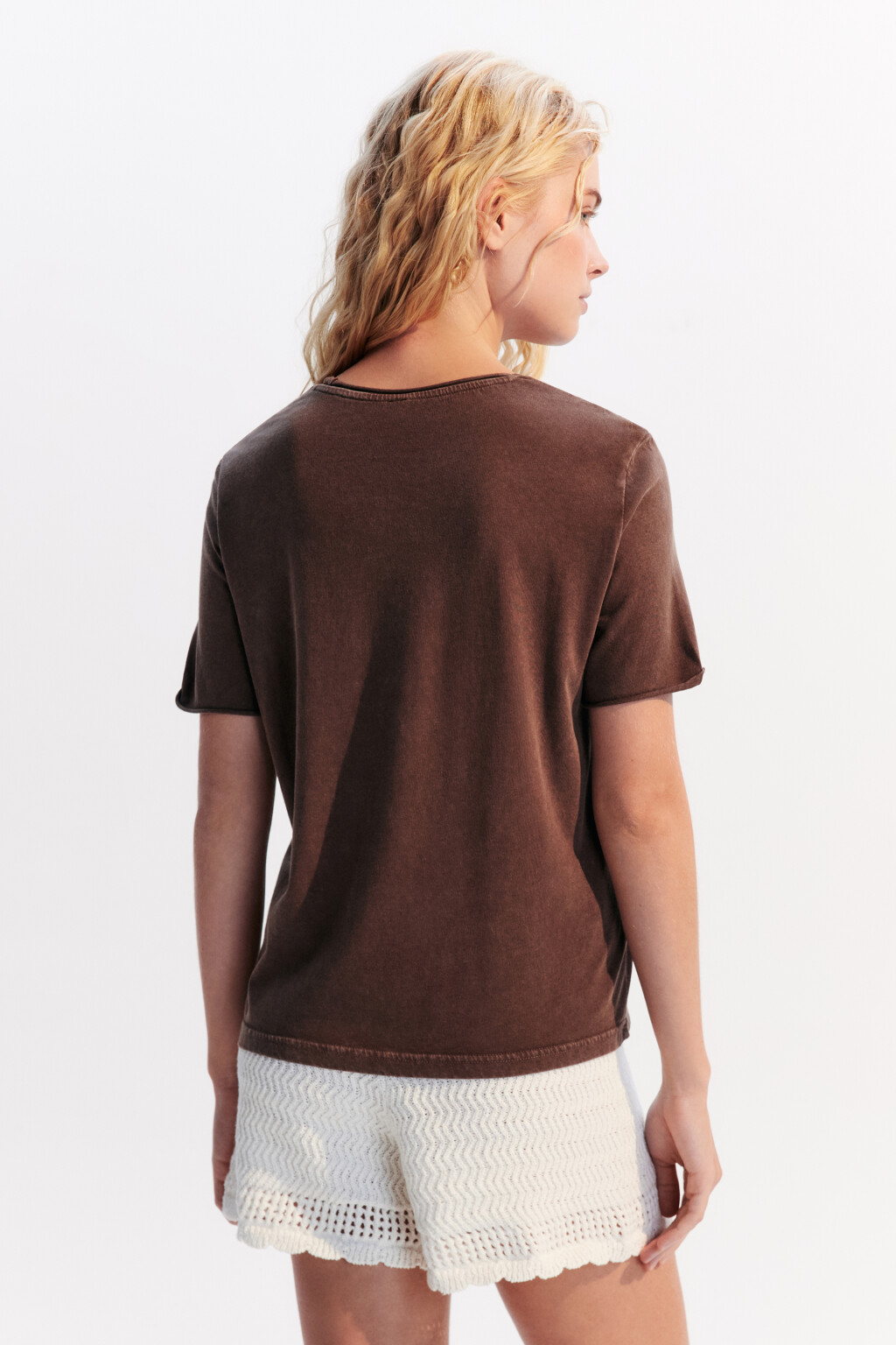 Футболка тонкая с вареным эффектом - цвет коричневый - 3